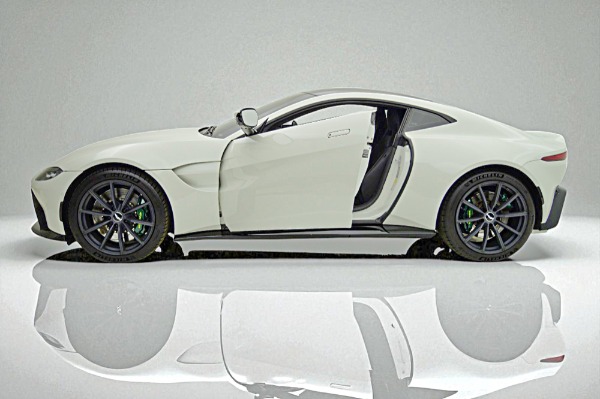 Used 2019 Aston Martin Vantage Coupe for sale $99,000 at F.C. Kerbeck Aston Martin in Palmyra NJ 08065 4