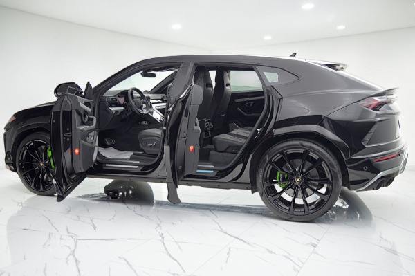 Used 2019 Lamborghini Urus for sale $149,000 at F.C. Kerbeck Aston Martin in Palmyra NJ 08065 4