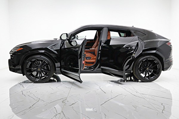 Used 2019 Lamborghini Urus / SELEZIONE PRE-OWNED CERTIFIED for sale $179,000 at F.C. Kerbeck Aston Martin in Palmyra NJ 08065 4