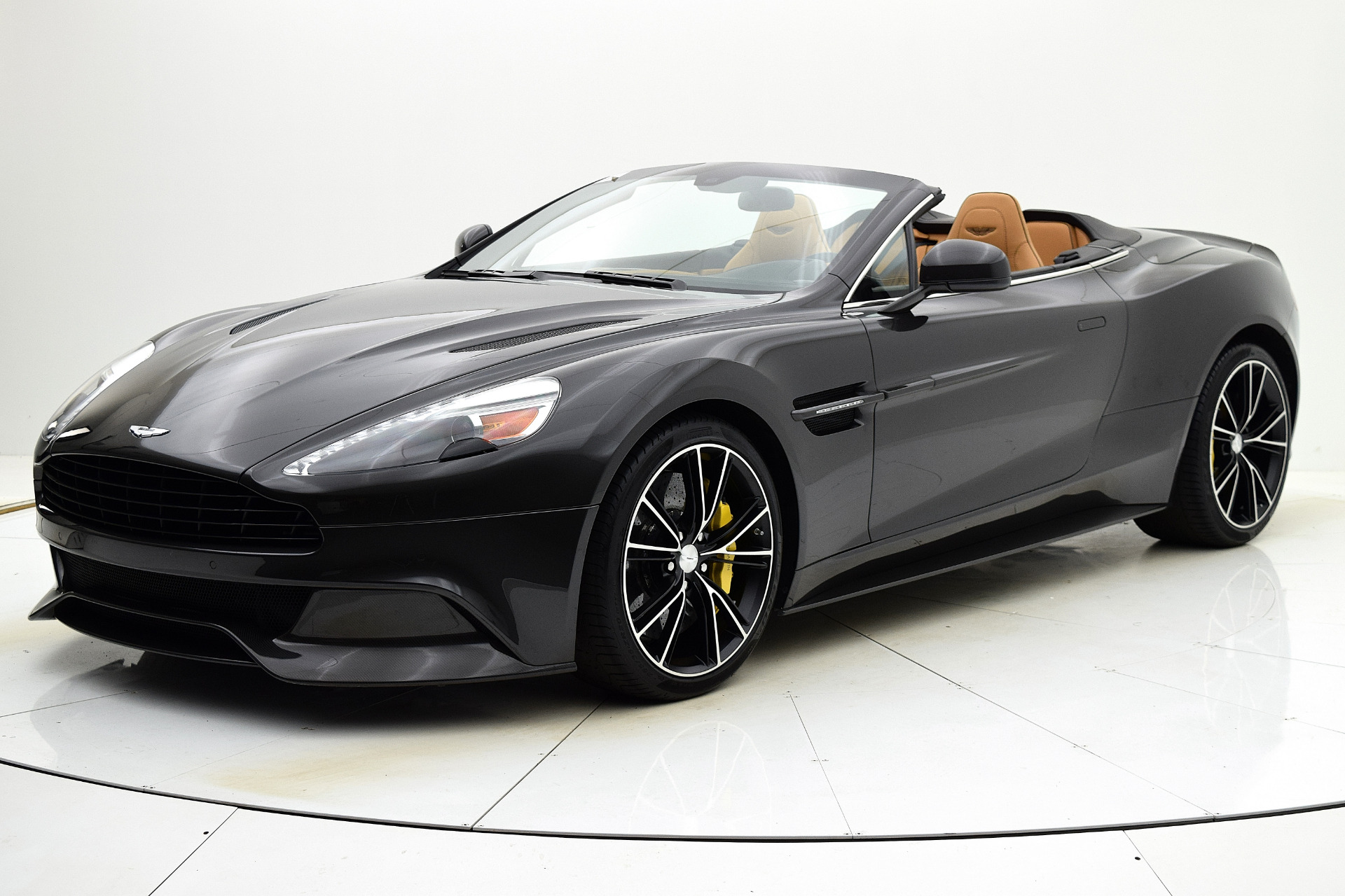 Used 2014 Aston Martin Vanquish Volante for sale Sold at F.C. Kerbeck Aston Martin in Palmyra NJ 08065 2