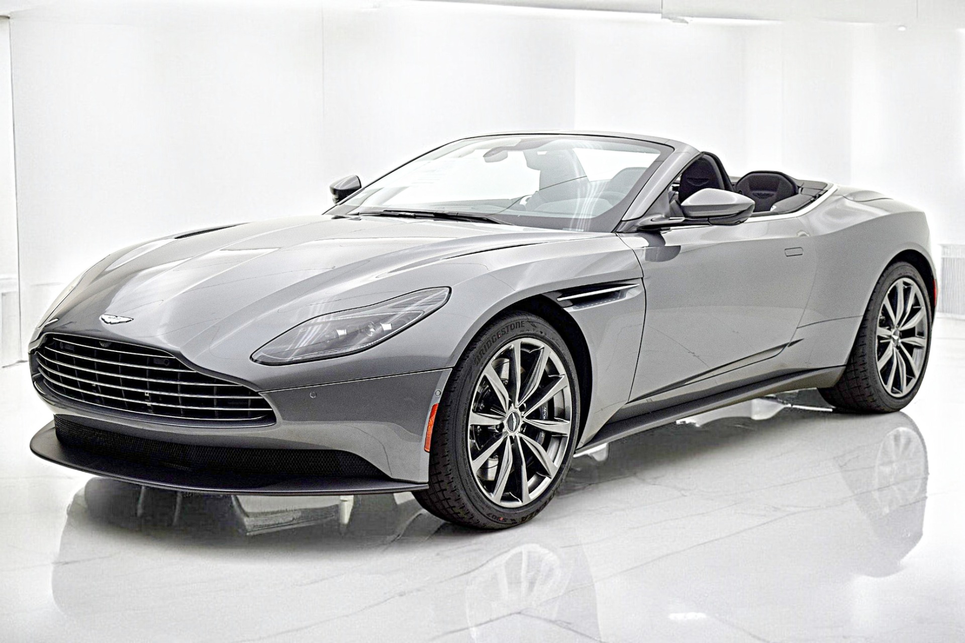 Used 2021 Aston Martin DB11 V8 Volante for sale $139,000 at F.C. Kerbeck Aston Martin in Palmyra NJ 08065 2