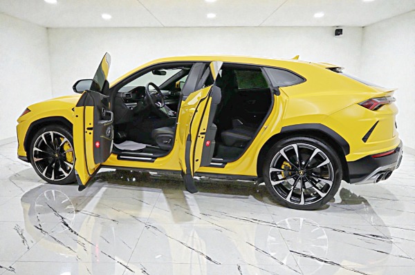 Used 2022 Lamborghini Urus /SELEZIONE PRE-OWNED CERTIFIED for sale $229,000 at F.C. Kerbeck Aston Martin in Palmyra NJ 08065 4