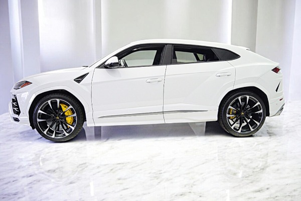 Used 2022 Lamborghini Urus / SELEZIONE PRE-OWNED CERTIFIED for sale $219,000 at F.C. Kerbeck Aston Martin in Palmyra NJ 08065 4