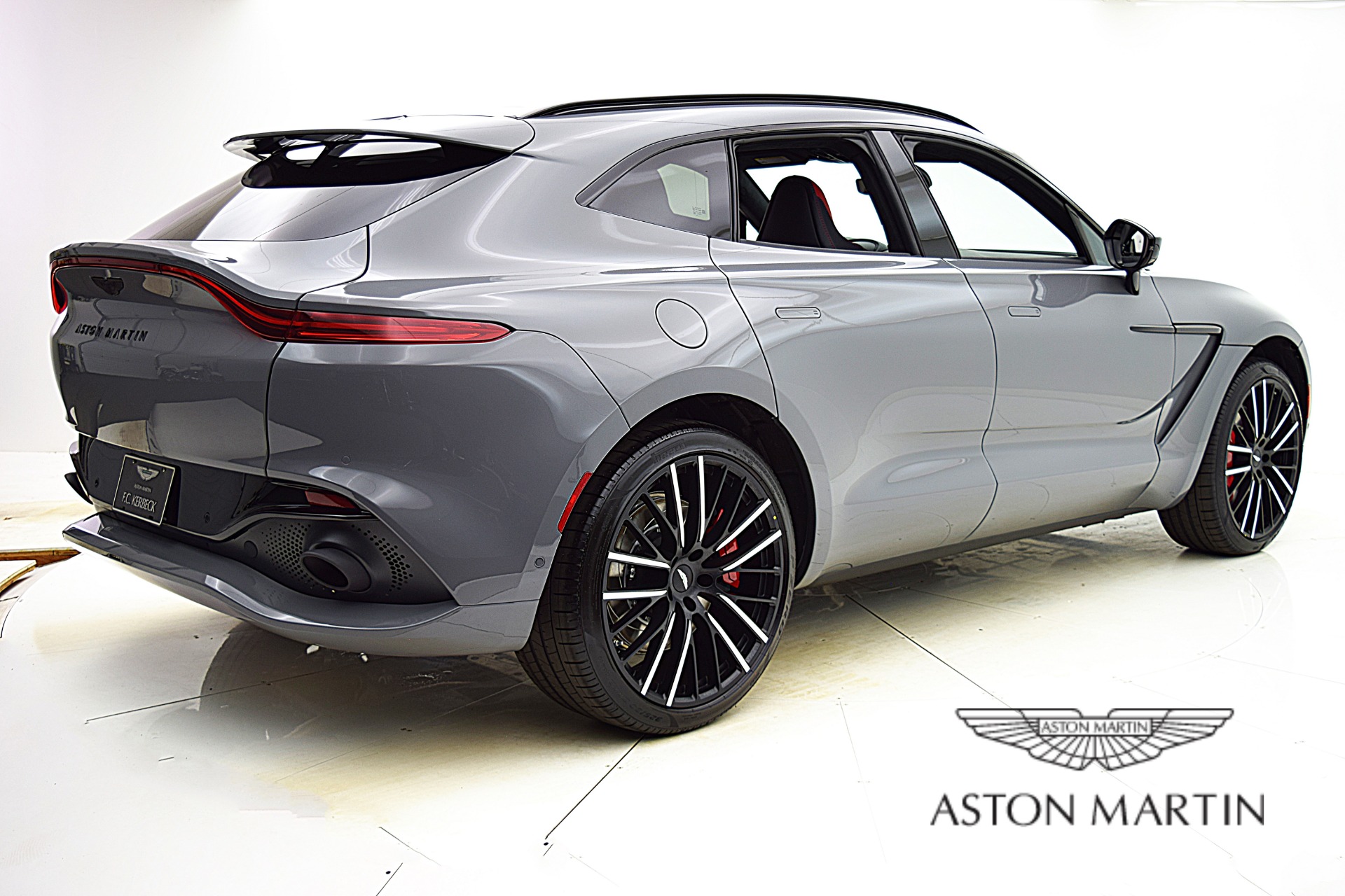 Aston martin suv