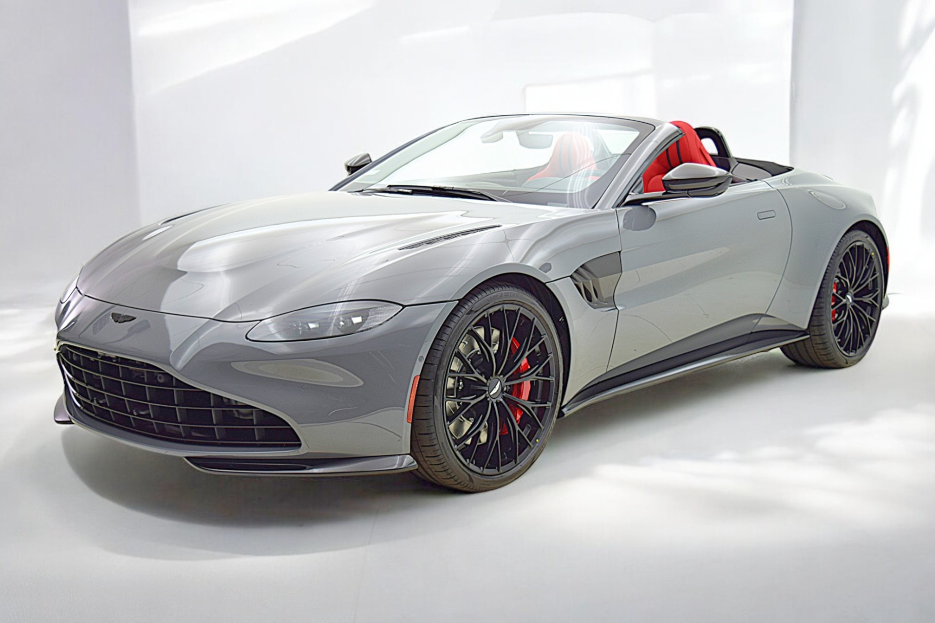 Used 2023 Aston Martin Vantage Roadster for sale $149,000 at F.C. Kerbeck Aston Martin in Palmyra NJ 08065 2