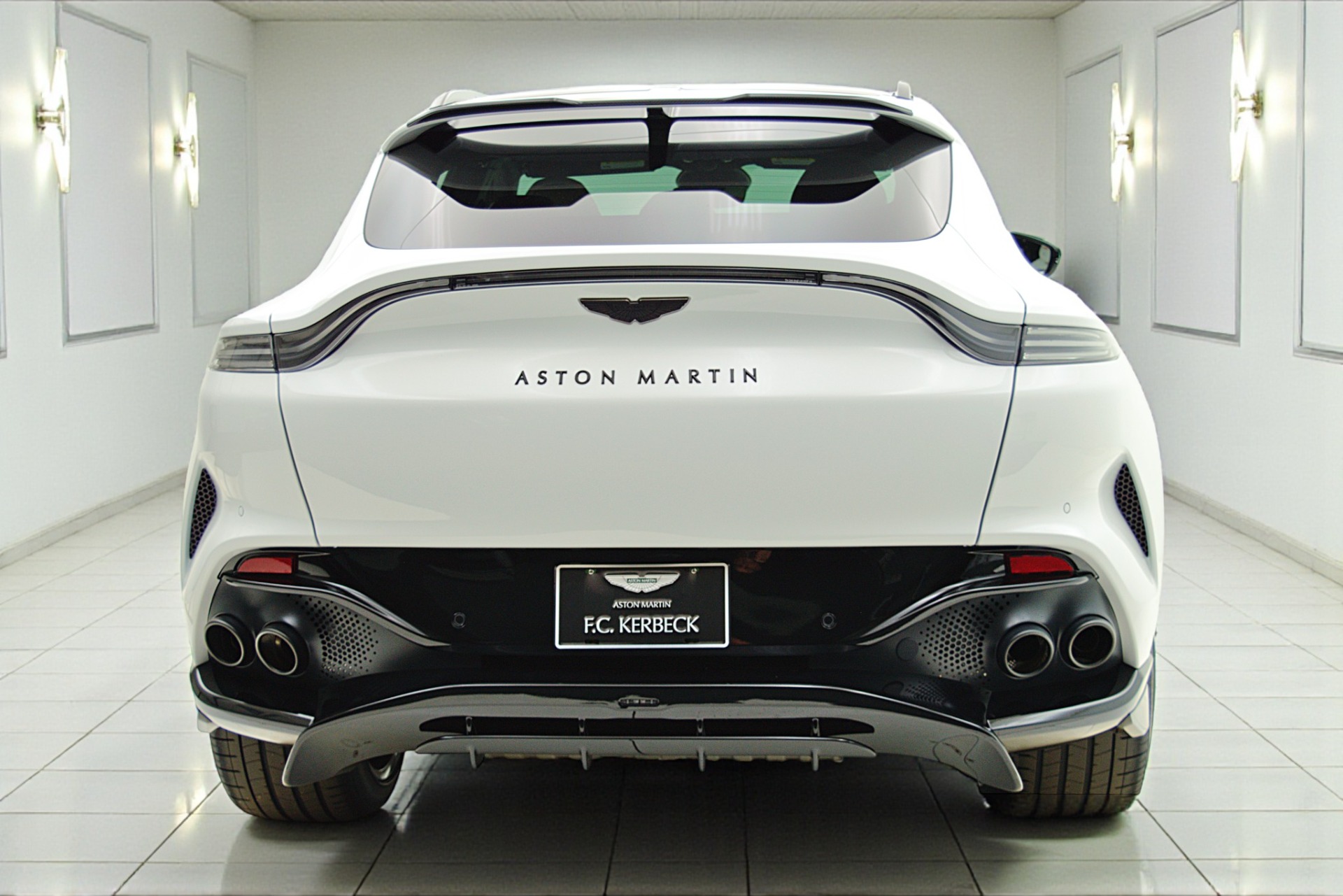 2023 Aston Martin DBX 707 - Photo 9