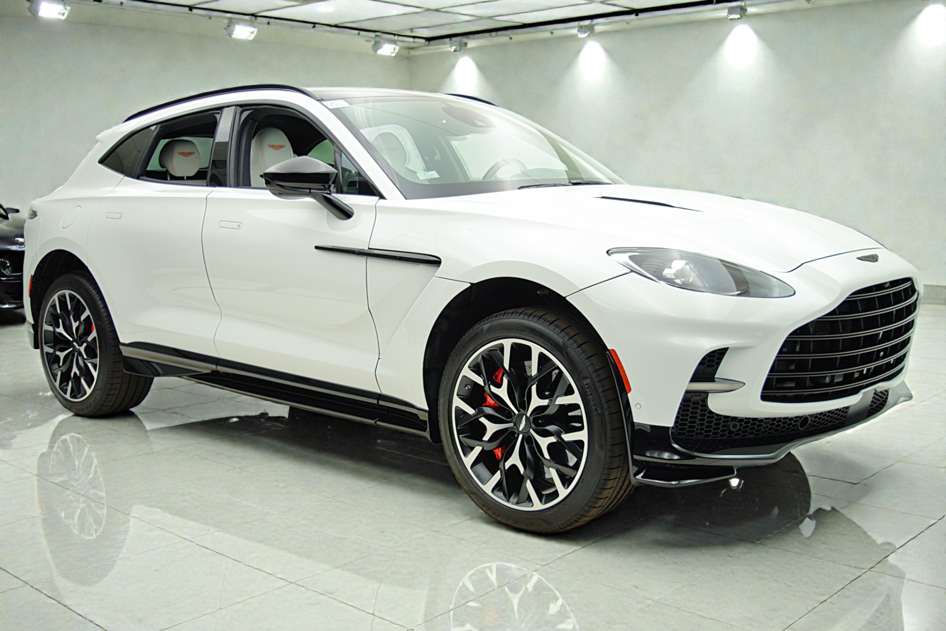 2023 Aston Martin DBX 707 - Photo 13