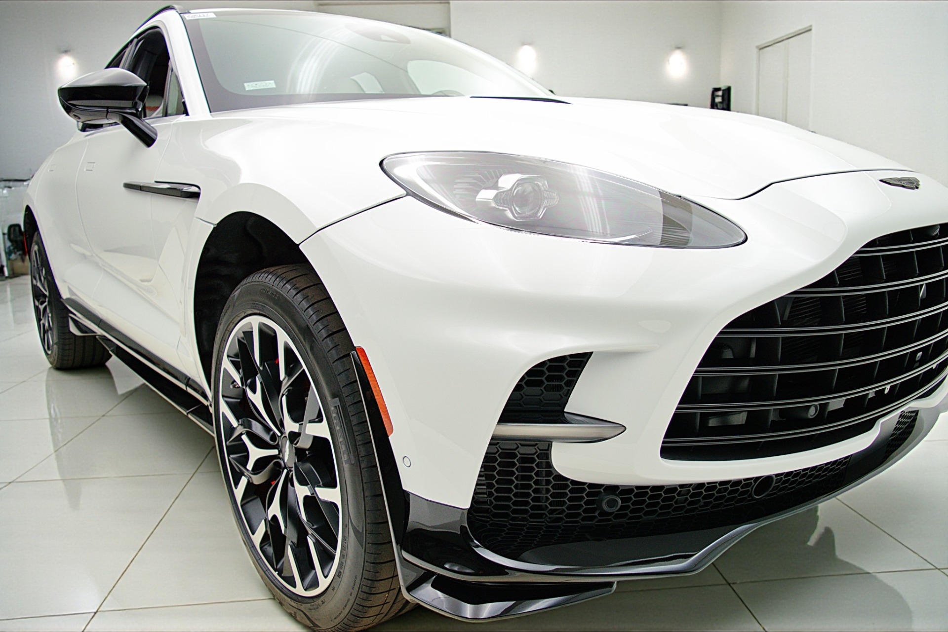 2023 Aston Martin DBX 707 - Photo 15