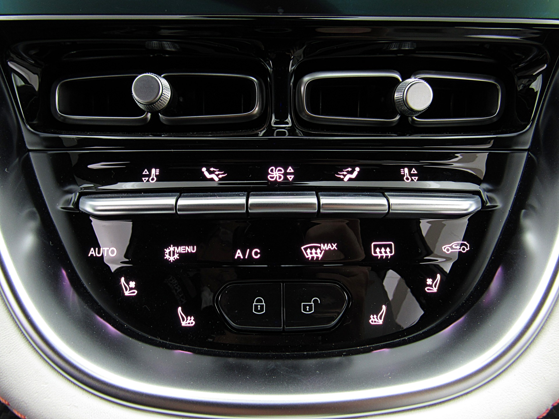 2023 Aston Martin DBX 707 - Photo 23