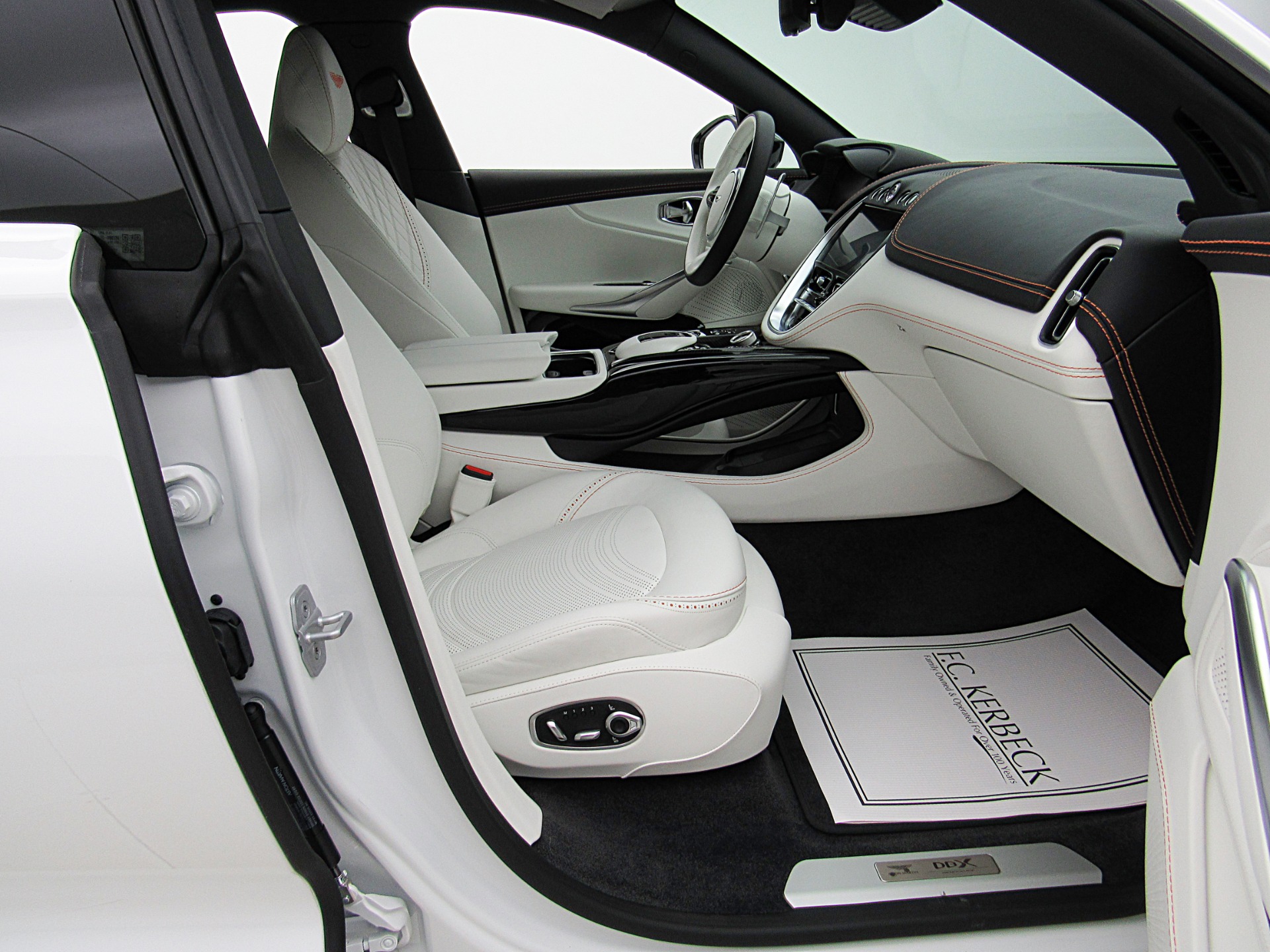 2023 Aston Martin DBX 707 - Photo 26