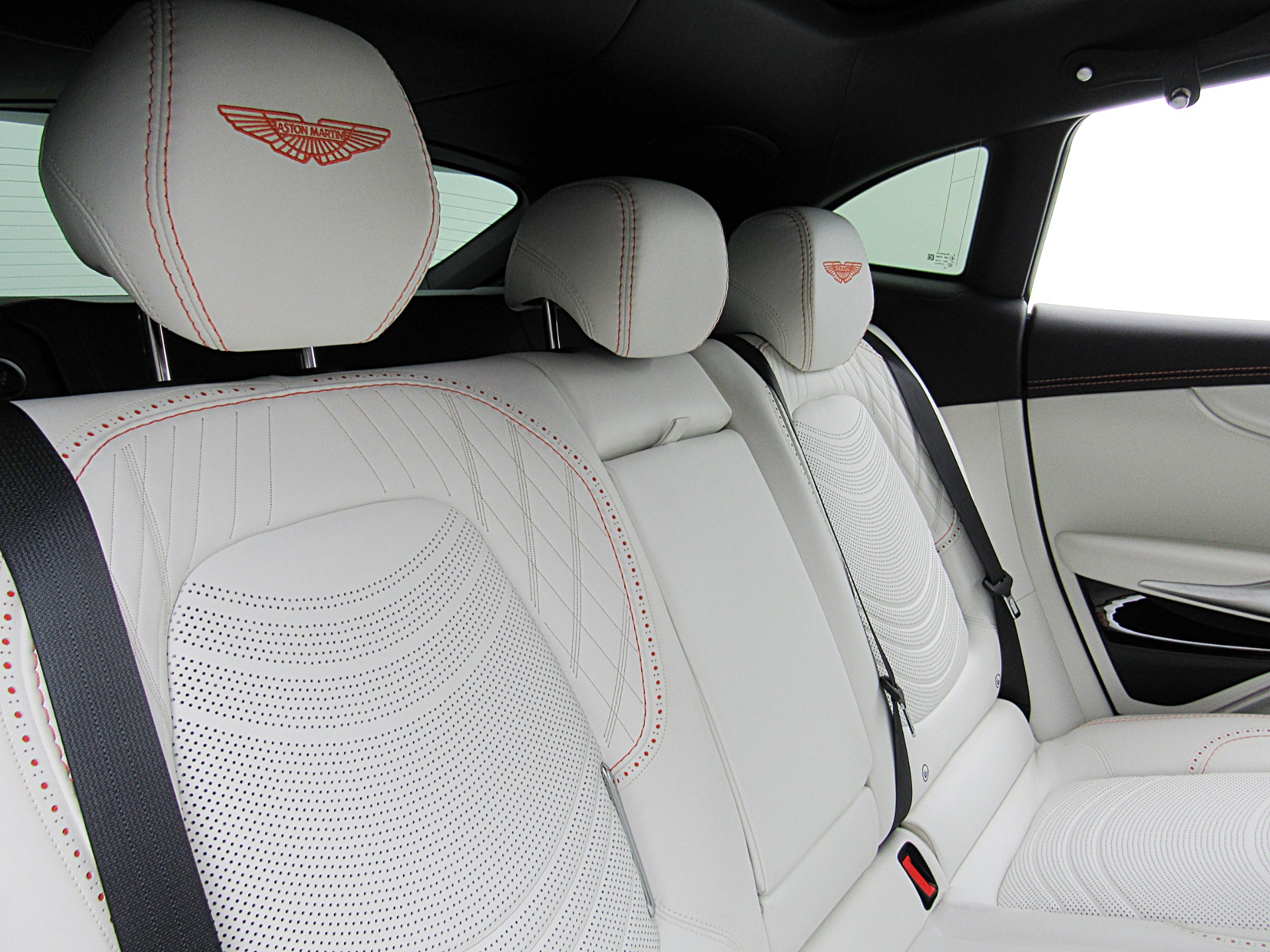 2023 Aston Martin DBX 707 - Photo 32