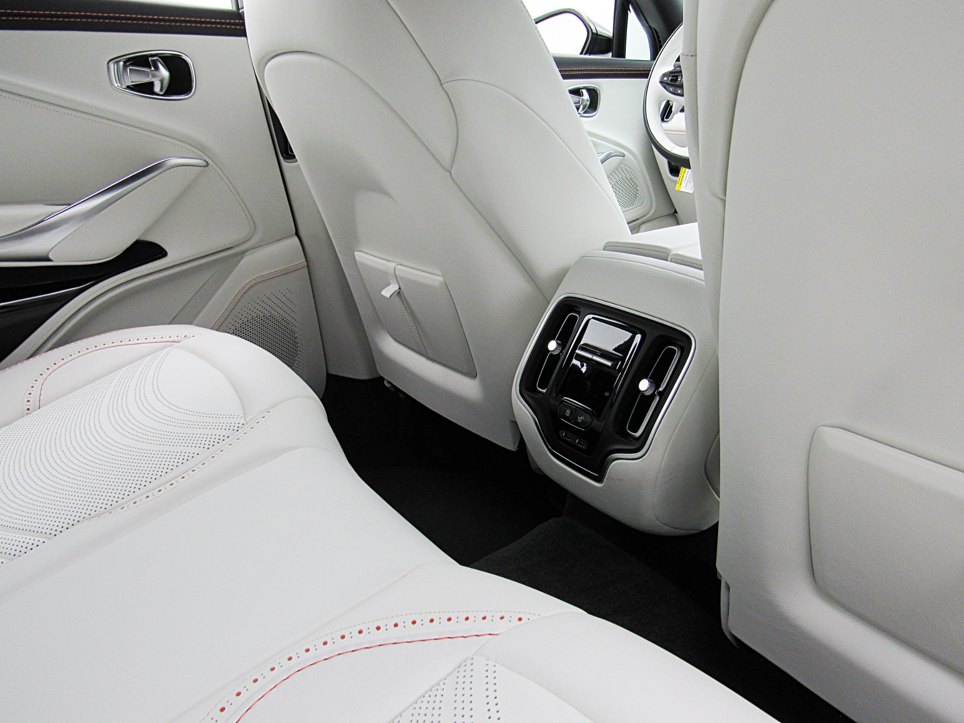 2023 Aston Martin DBX 707 - Photo 33