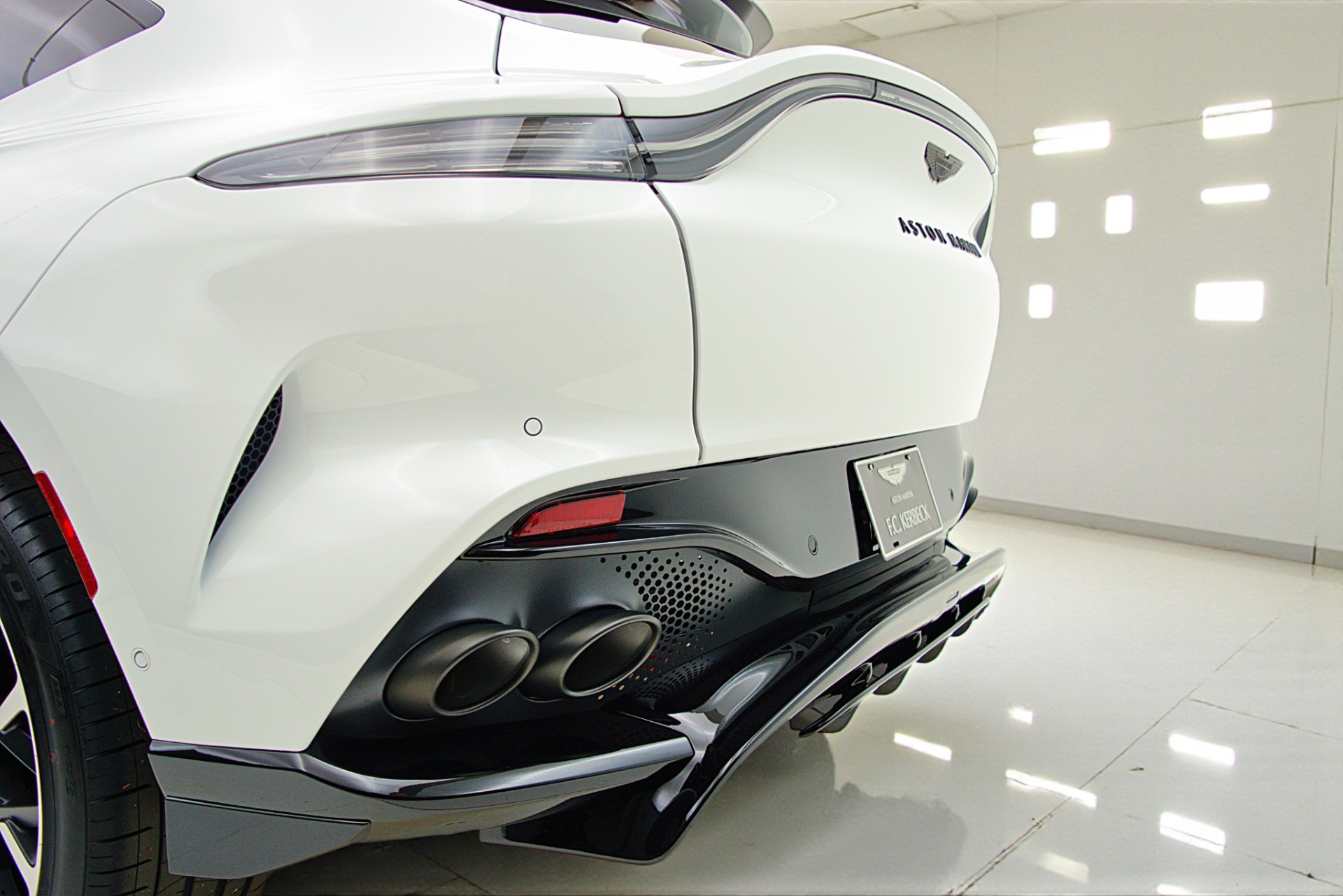 2023 Aston Martin DBX 707 - Photo 7
