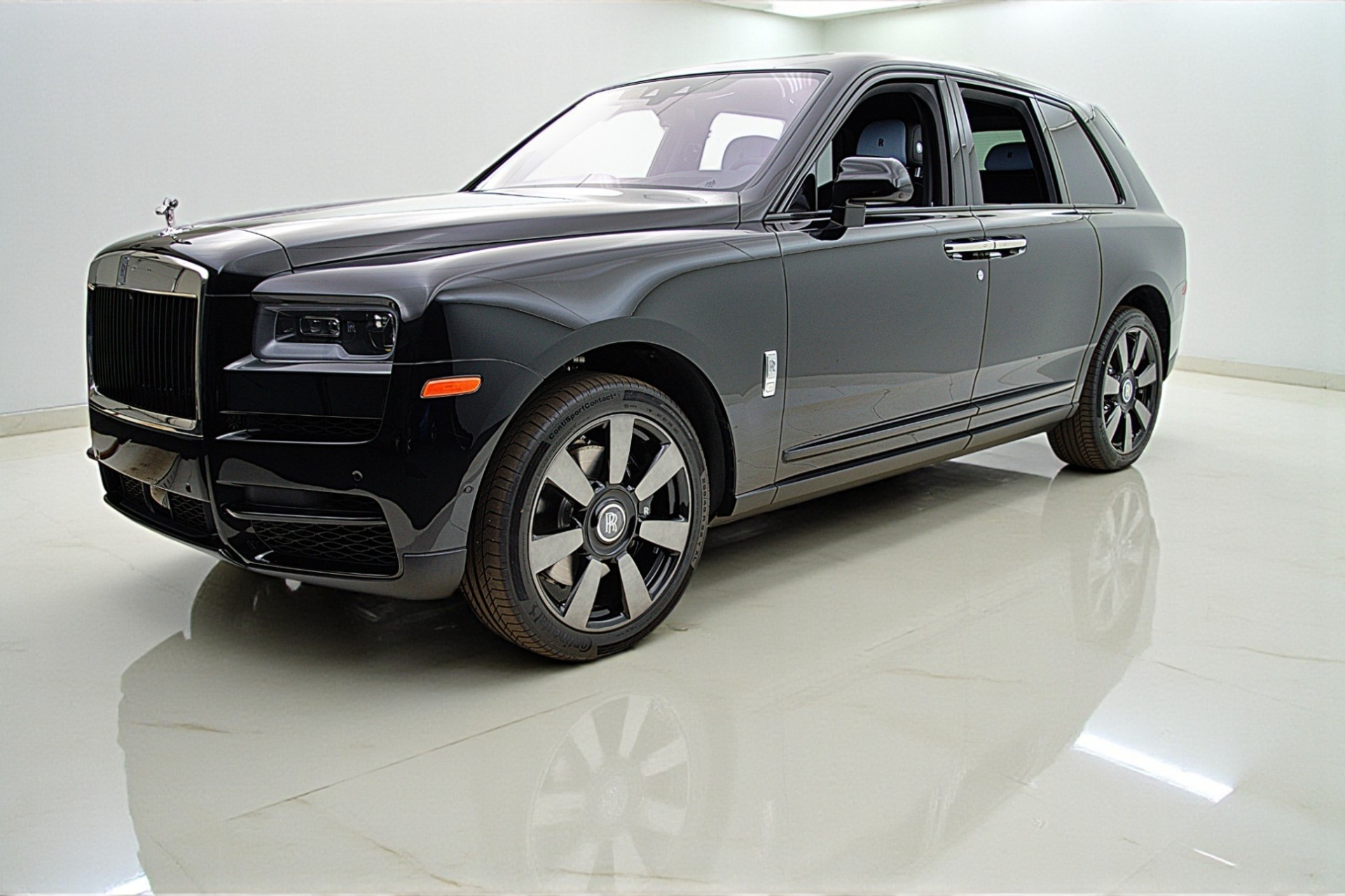 Used 2023 Rolls-Royce Cullinan Cullinan for sale $309,000 at F.C. Kerbeck Aston Martin in Palmyra NJ 08065 2