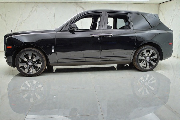 Used 2023 Rolls-Royce Cullinan Cullinan for sale $309,000 at F.C. Kerbeck Aston Martin in Palmyra NJ 08065 3