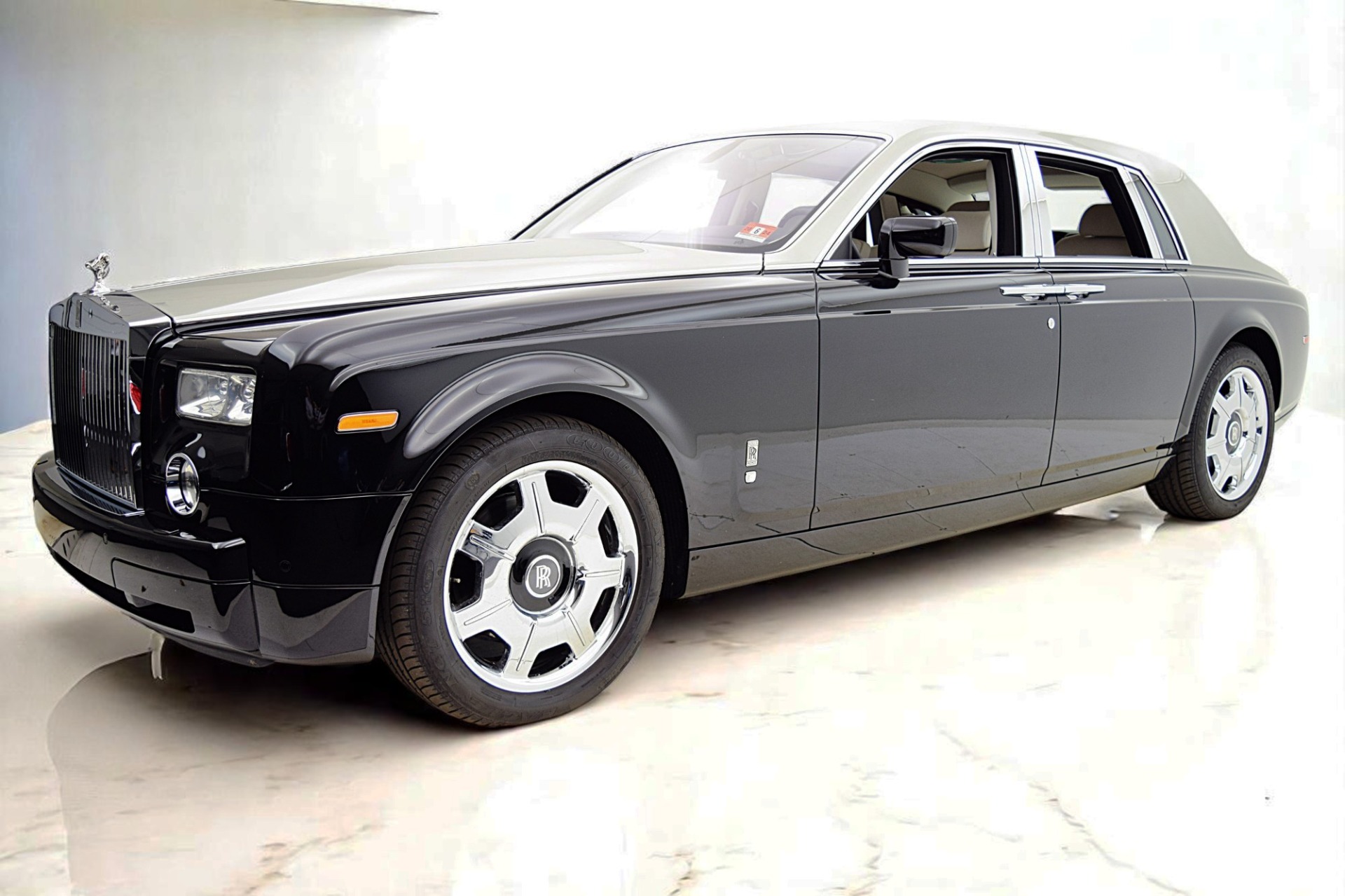 Used 2007 Rolls-Royce Phantom for sale $139,000 at F.C. Kerbeck Aston Martin in Palmyra NJ 08065 2