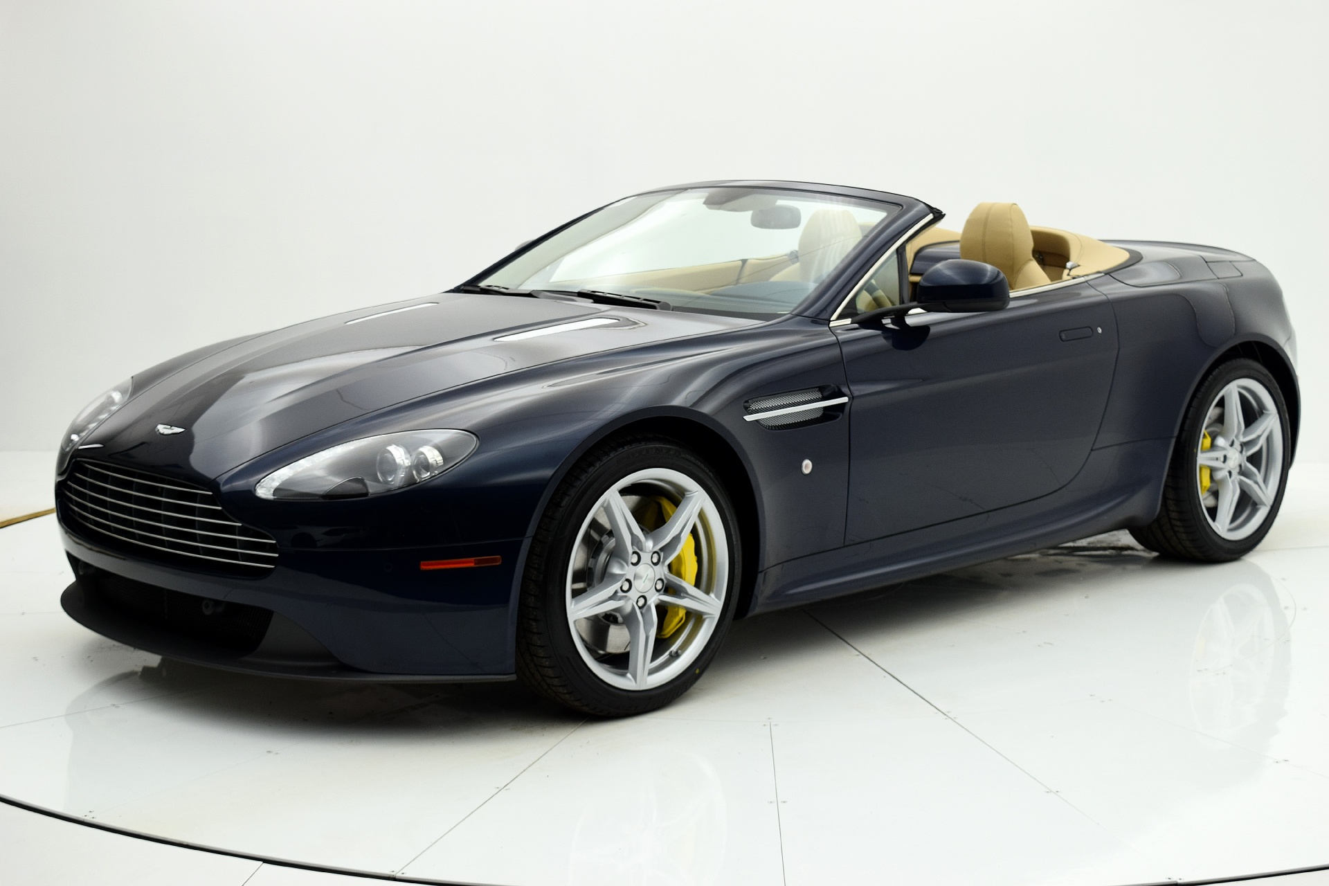 Used 2016 Aston Martin V8 Vantage Roadster for sale Sold at F.C. Kerbeck Aston Martin in Palmyra NJ 08065 2