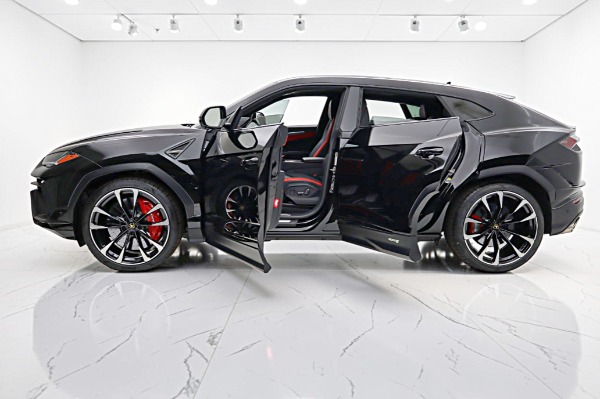 Used 2024 Lamborghini Urus S/LEASE OPTIONS AVAILABLE for sale $249,000 at F.C. Kerbeck Aston Martin in Palmyra NJ 08065 4