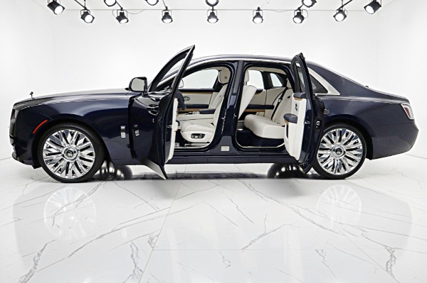 Used 2025 Rolls-Royce Ghost /LEASE OPTIONS AVAILABLE for sale $359,000 at F.C. Kerbeck Aston Martin in Palmyra NJ 08065 4