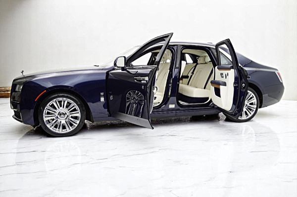 Used 2022 Rolls-Royce Ghost /LEASE OPTIONS AVAILABLE for sale $249,000 at F.C. Kerbeck Aston Martin in Palmyra NJ 08065 4