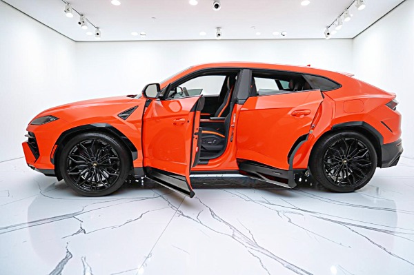 Used 2025 Lamborghini Urus SE/LEASE OPTIONS AVAILABLE for sale $305,000 at F.C. Kerbeck Aston Martin in Palmyra NJ 08065 4