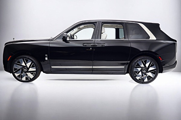 New 2026 Rolls-Royce Cullinan for sale $490,850 at F.C. Kerbeck Aston Martin in Palmyra NJ 08065 3