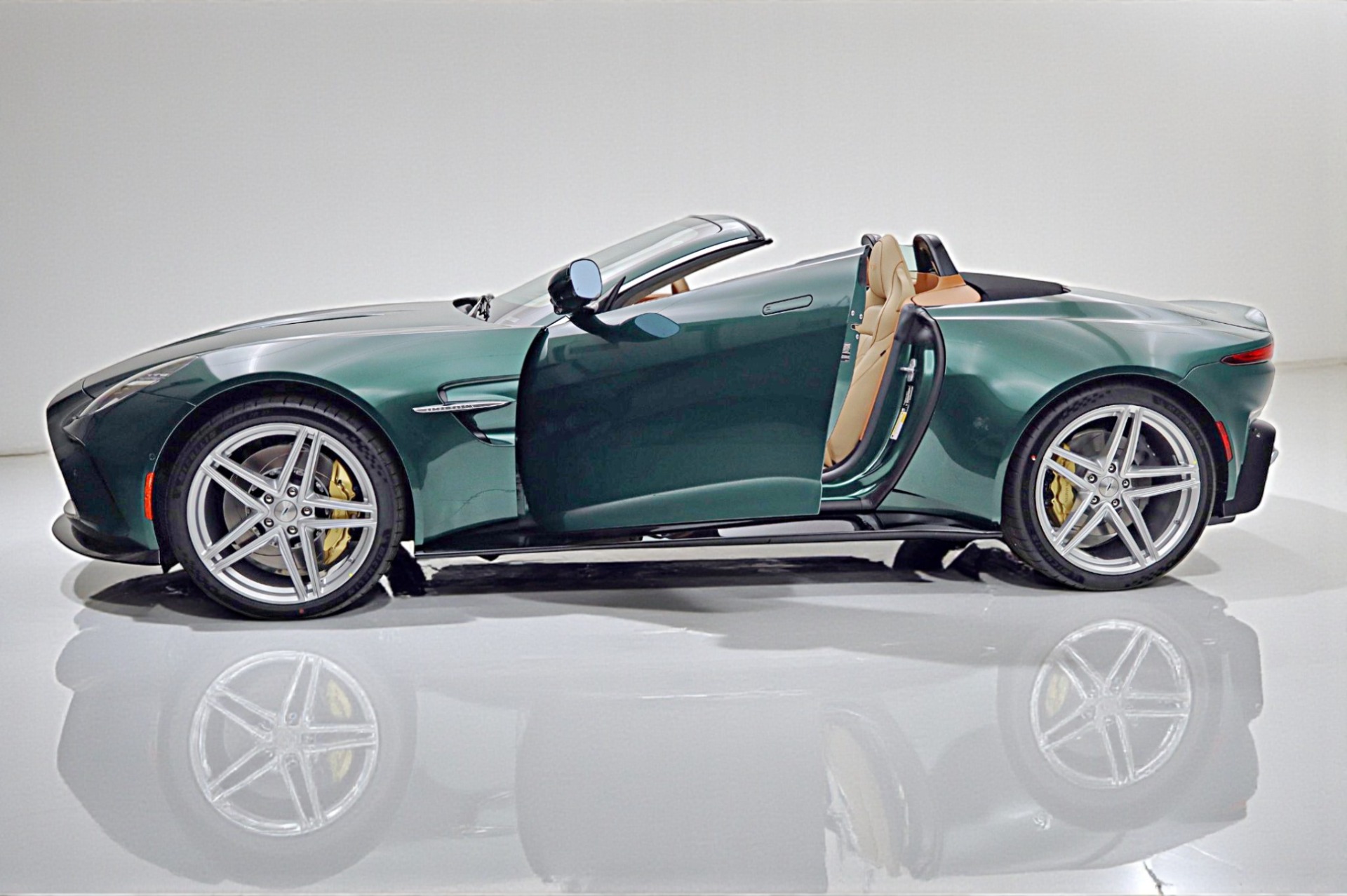 New 2026 Aston Martin Vantage Roadster For Sale ($256,600) | F.C.