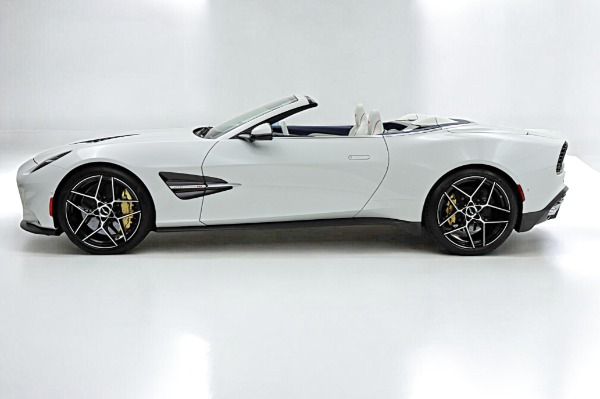 New 2026 Aston Martin Vanquish Volante for sale $581,800 at F.C. Kerbeck Aston Martin in Palmyra NJ 08065 3