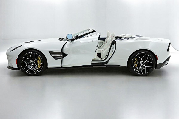 New 2026 Aston Martin Vanquish Volante for sale $581,800 at F.C. Kerbeck Aston Martin in Palmyra NJ 08065 4