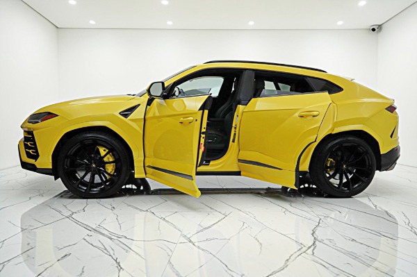 Used 2022 Lamborghini Urus /SELEZIONE PRE-OWNED CERTIFIED for sale $225,000 at F.C. Kerbeck Aston Martin in Palmyra NJ 08065 4