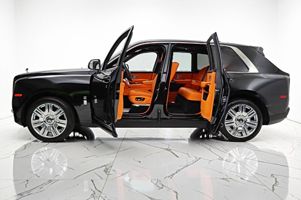 Used 2022 Rolls-Royce  Cullinan for sale $319,000 at F.C. Kerbeck Aston Martin in Palmyra NJ 08065 4