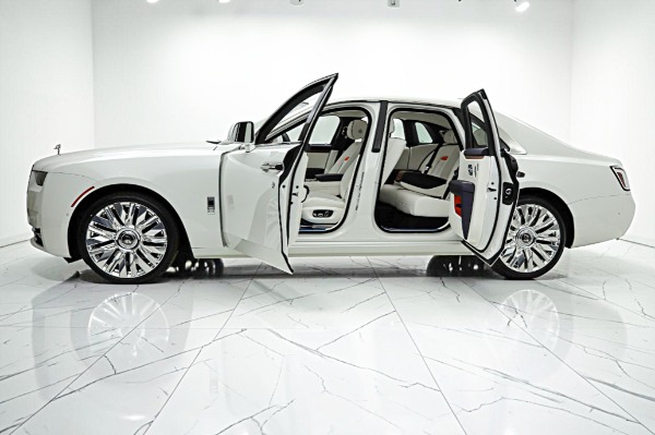 New 2027 Rolls-Royce Ghost for sale $423,050 at F.C. Kerbeck Aston Martin in Palmyra NJ 08065 4