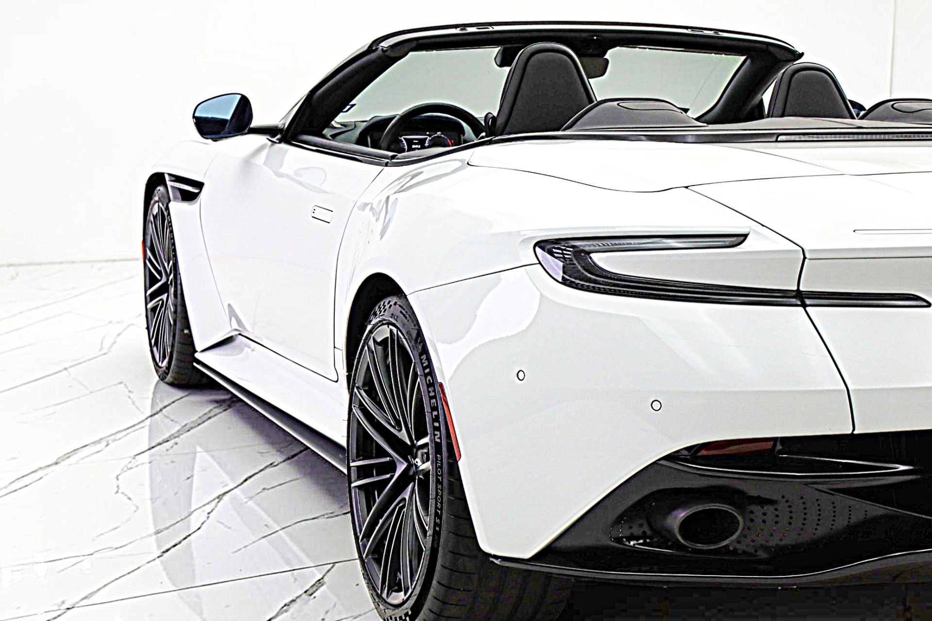 2024 Aston Martin DB12 Base - Photo 9