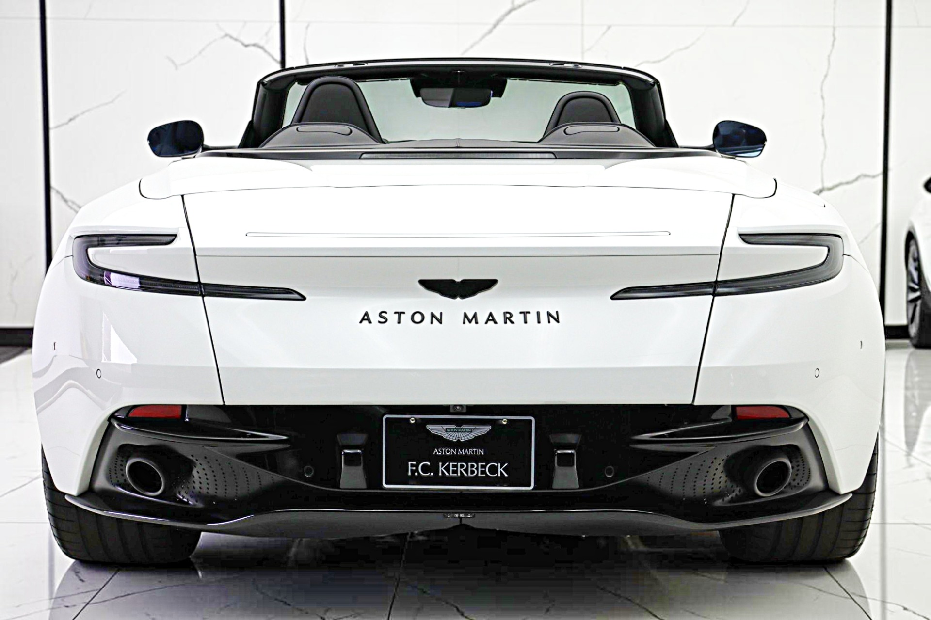 2024 Aston Martin DB12 Base - Photo 10