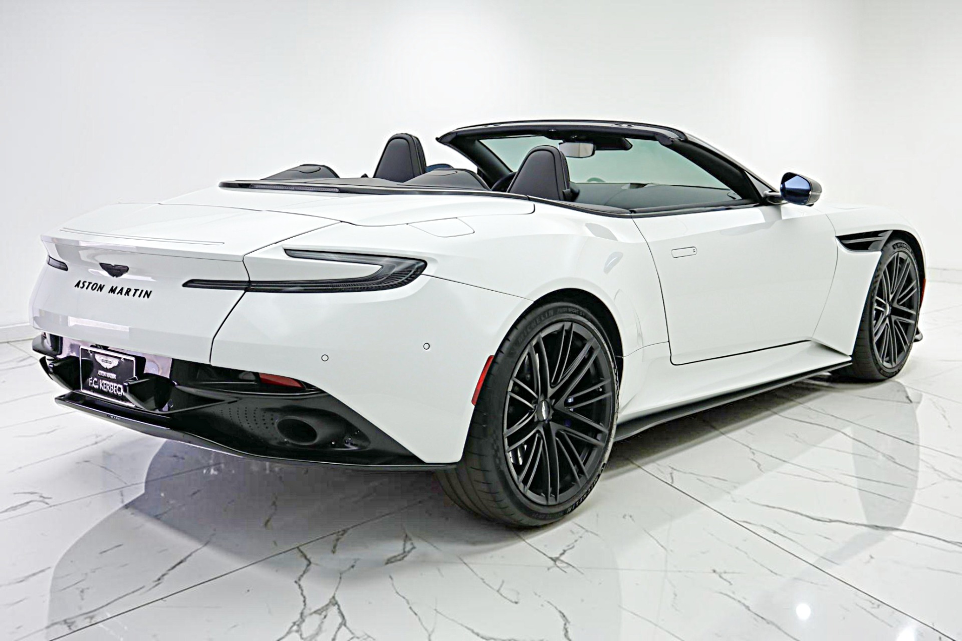 2024 Aston Martin DB12 Base - Photo 13