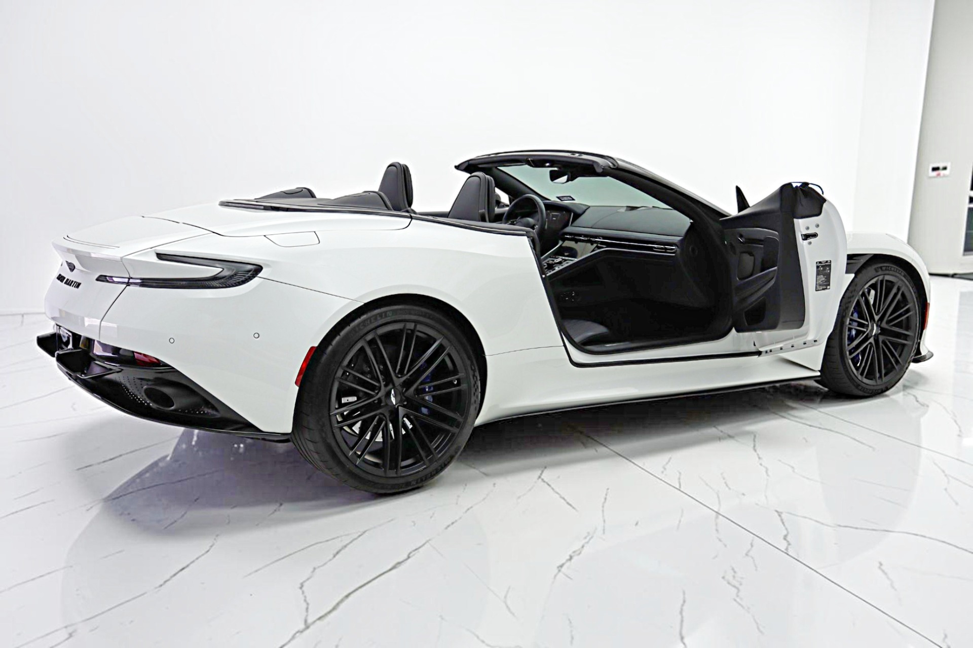 2024 Aston Martin DB12 Base - Photo 14