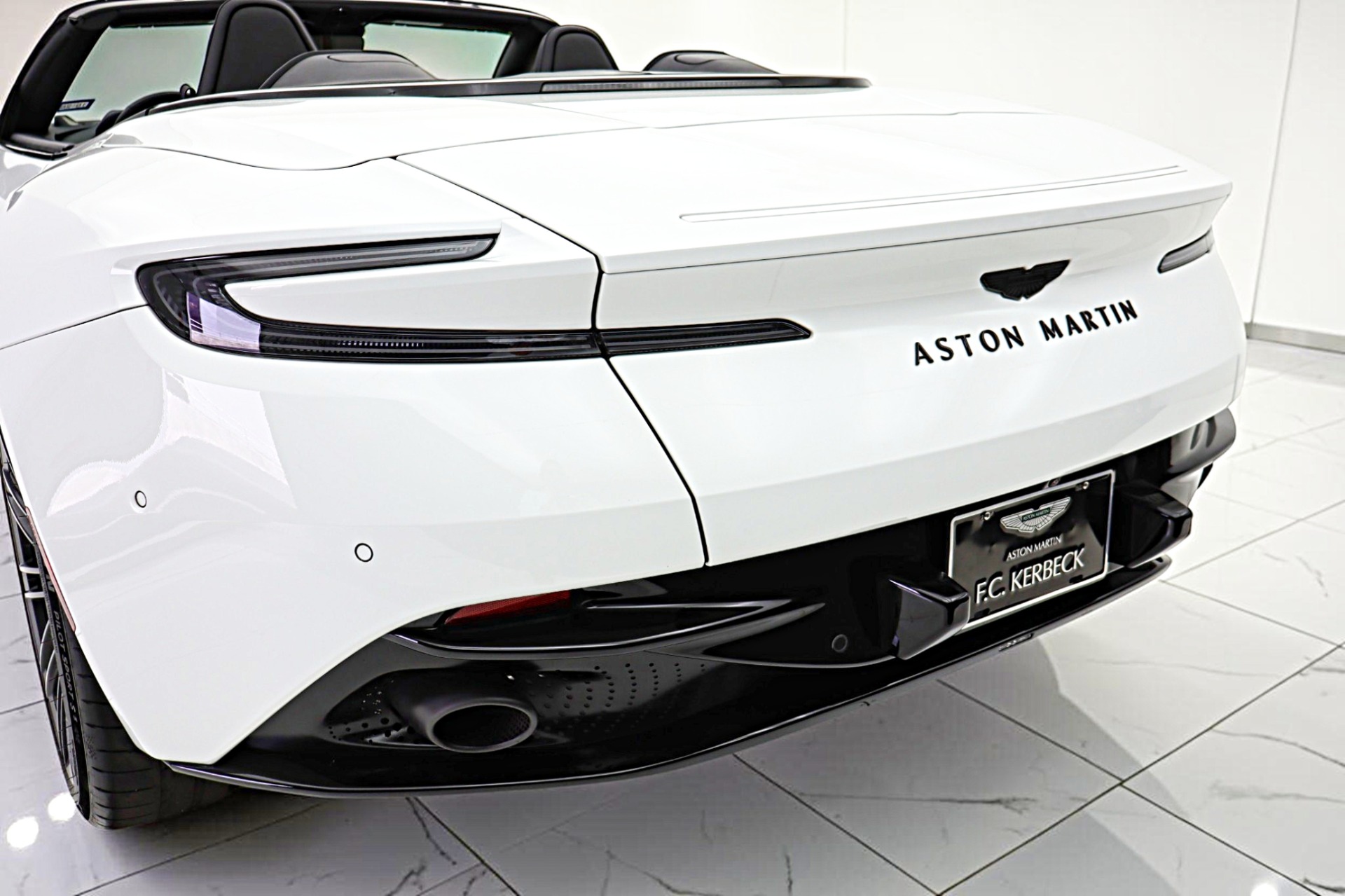 2024 Aston Martin DB12 Base - Photo 16