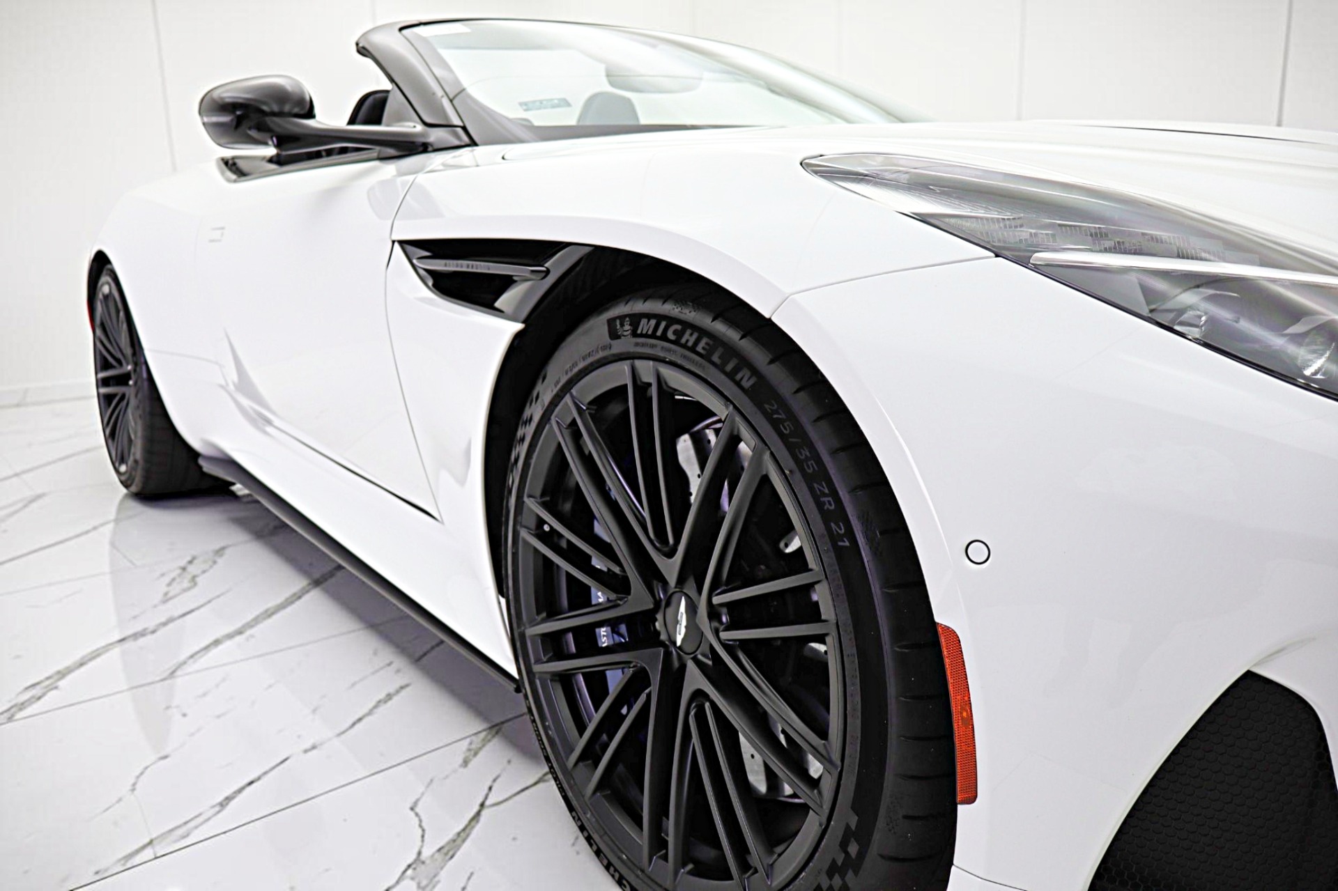 2024 Aston Martin DB12 Base - Photo 17