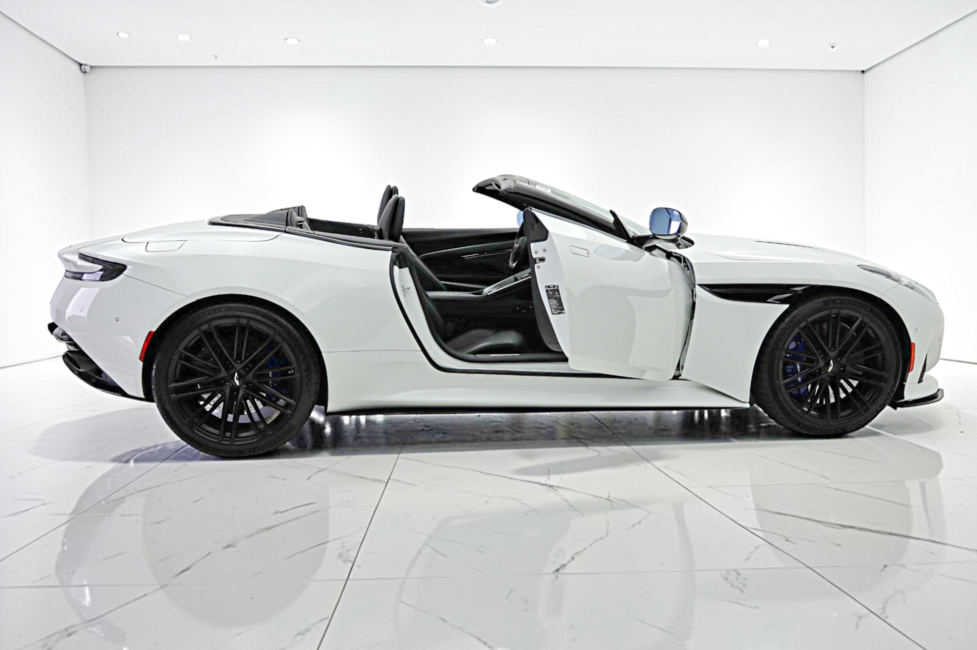2024 Aston Martin DB12 Base - Photo 19