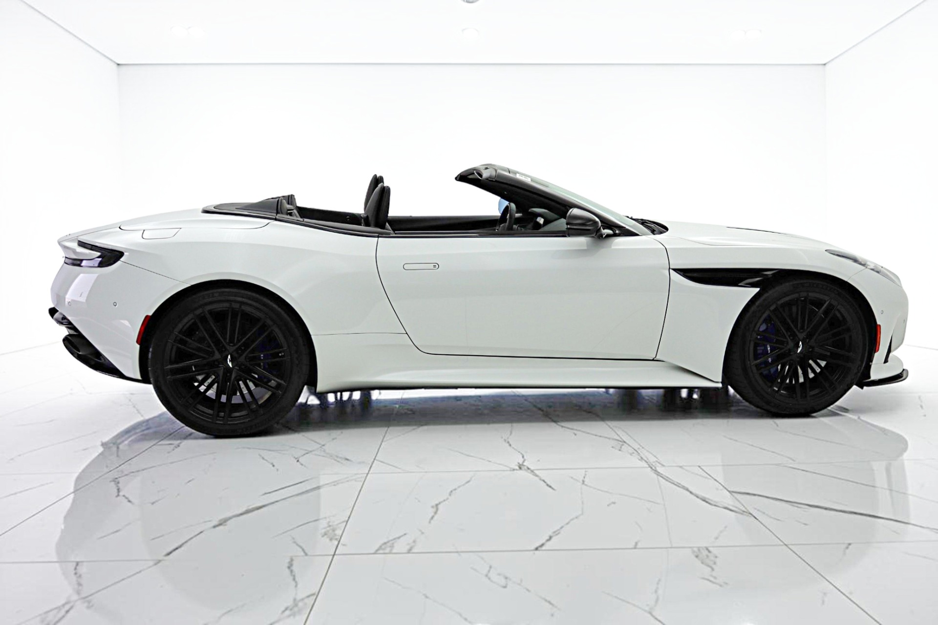 2024 Aston Martin DB12 Base - Photo 21