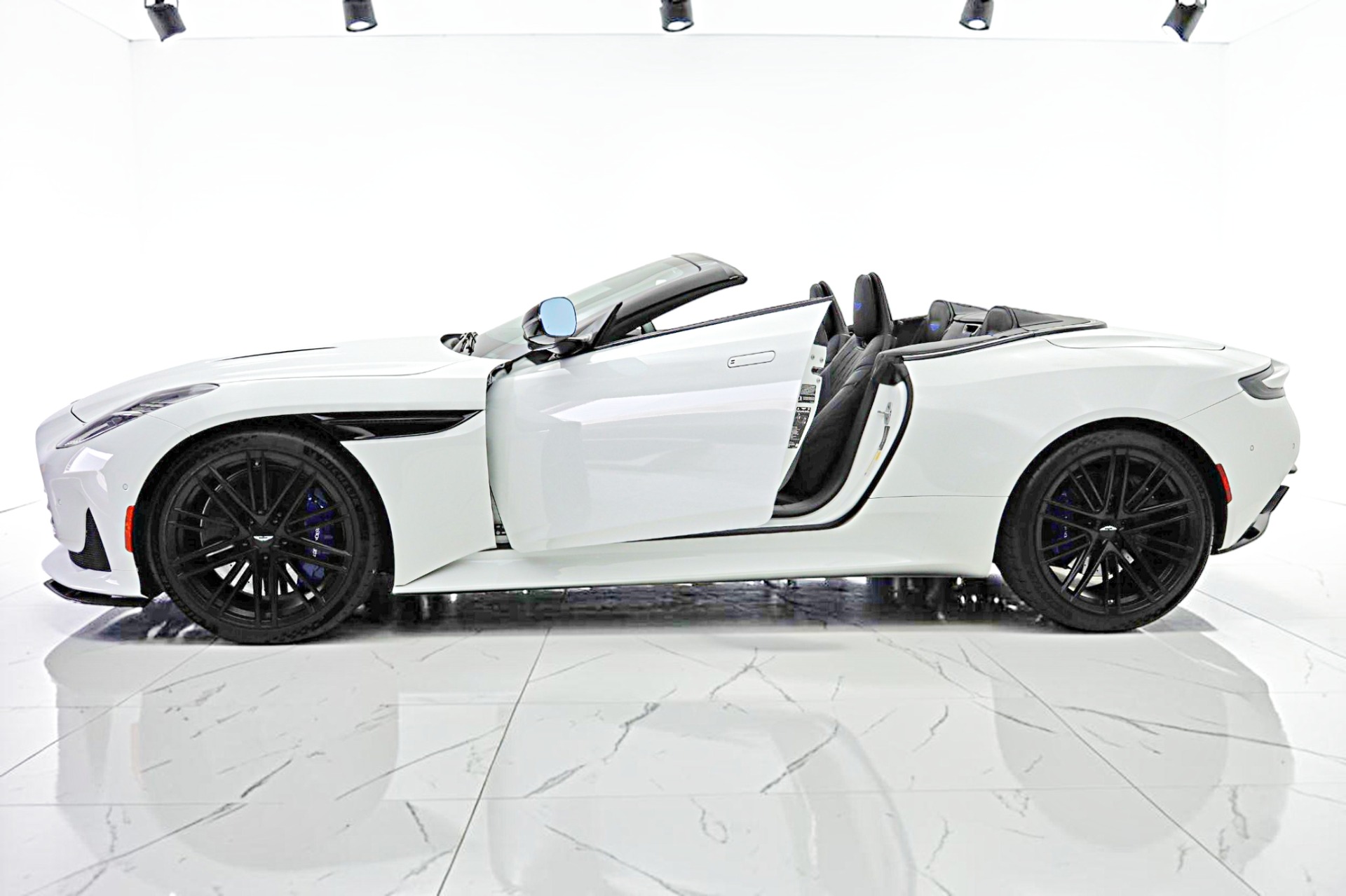 2024 Aston Martin DB12 Base - Photo 3