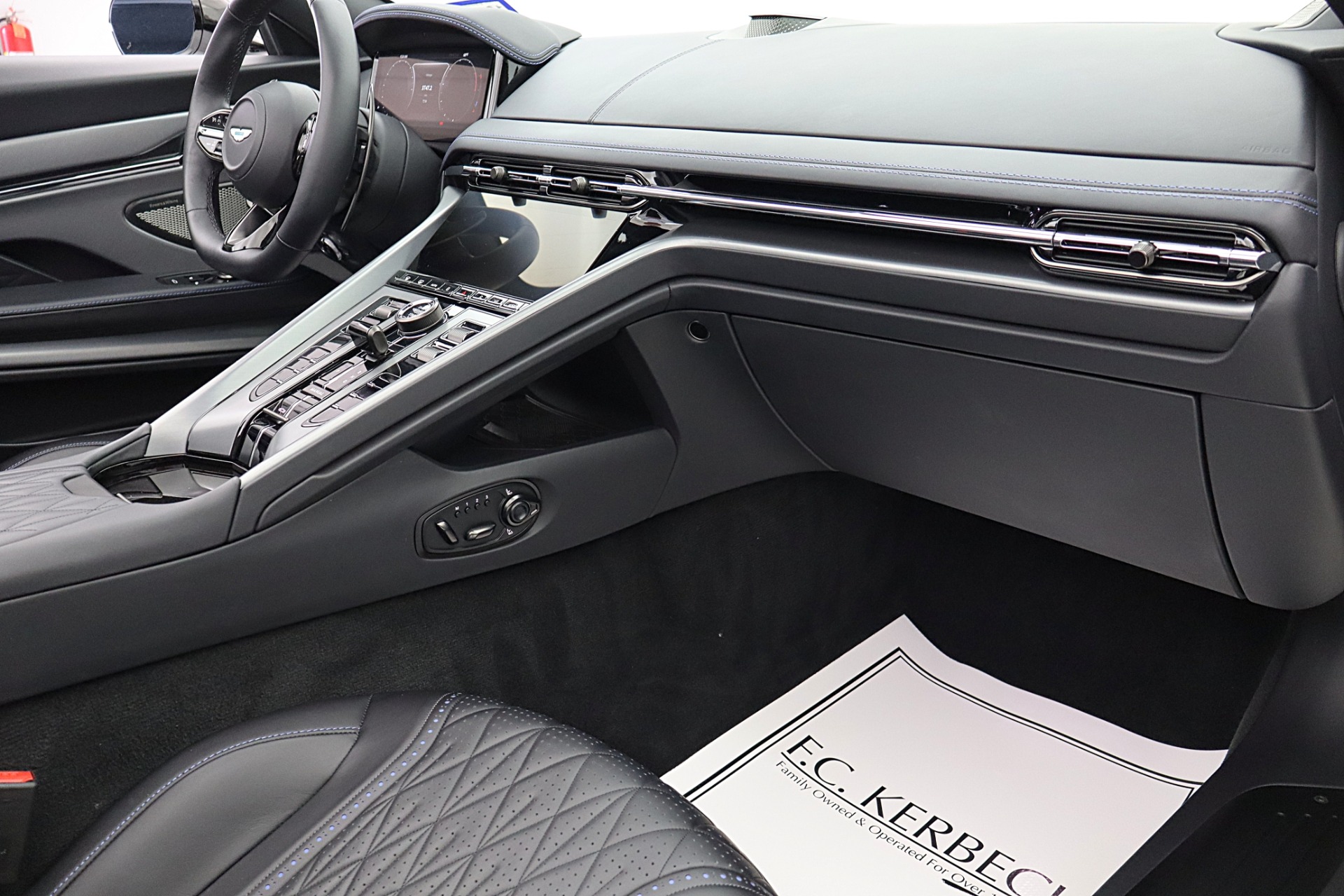 2024 Aston Martin DB12 Base - Photo 39