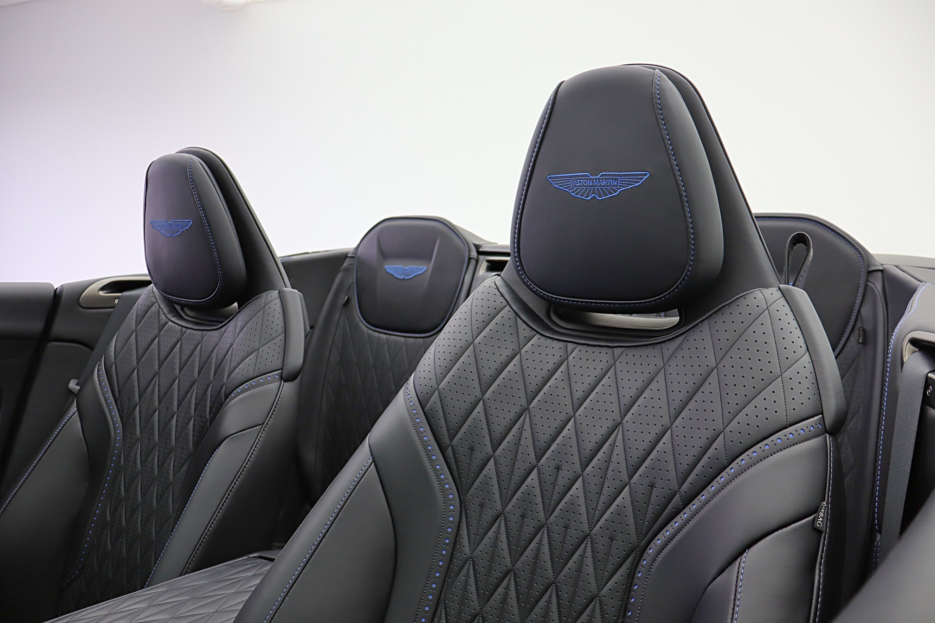 2024 Aston Martin DB12 Base - Photo 40