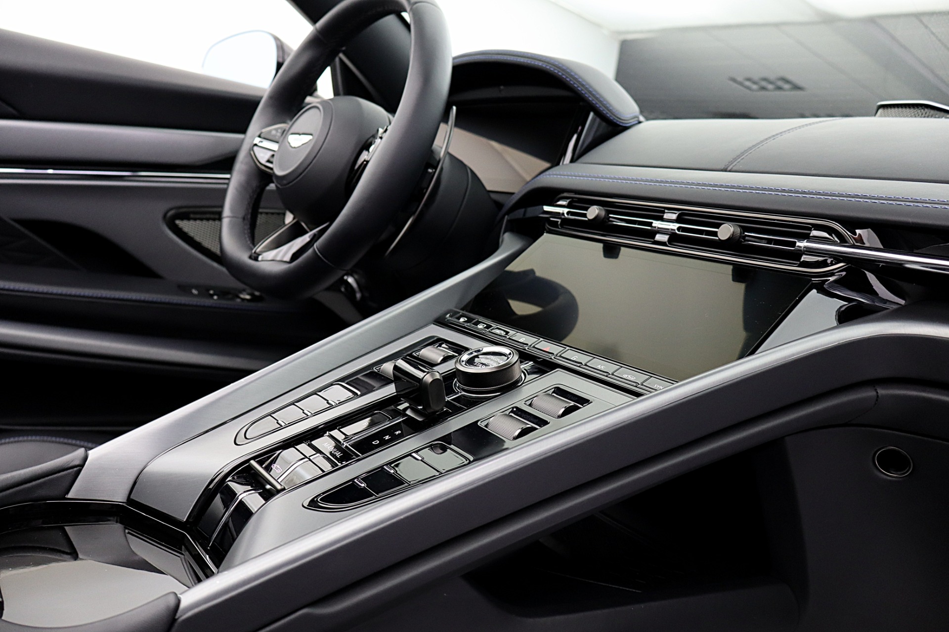 2024 Aston Martin DB12 Base - Photo 46