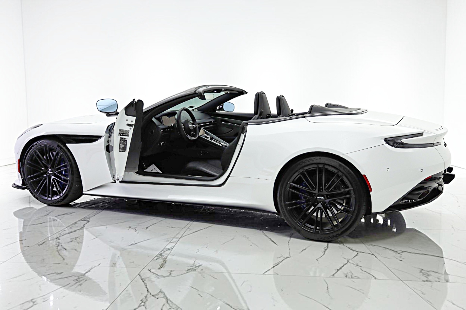 2024 Aston Martin DB12 Base - Photo 4