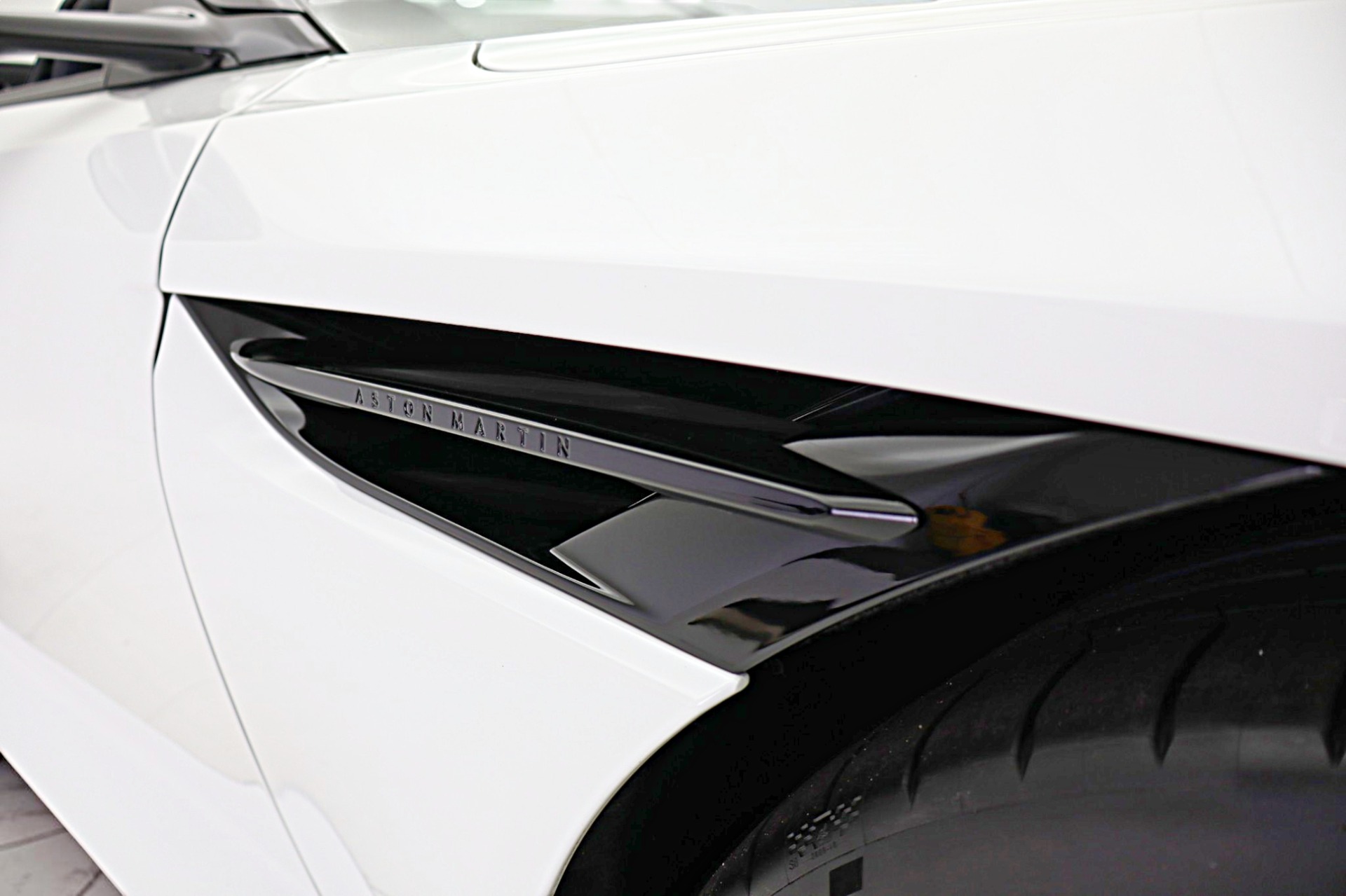 2024 Aston Martin DB12 Base - Photo 5