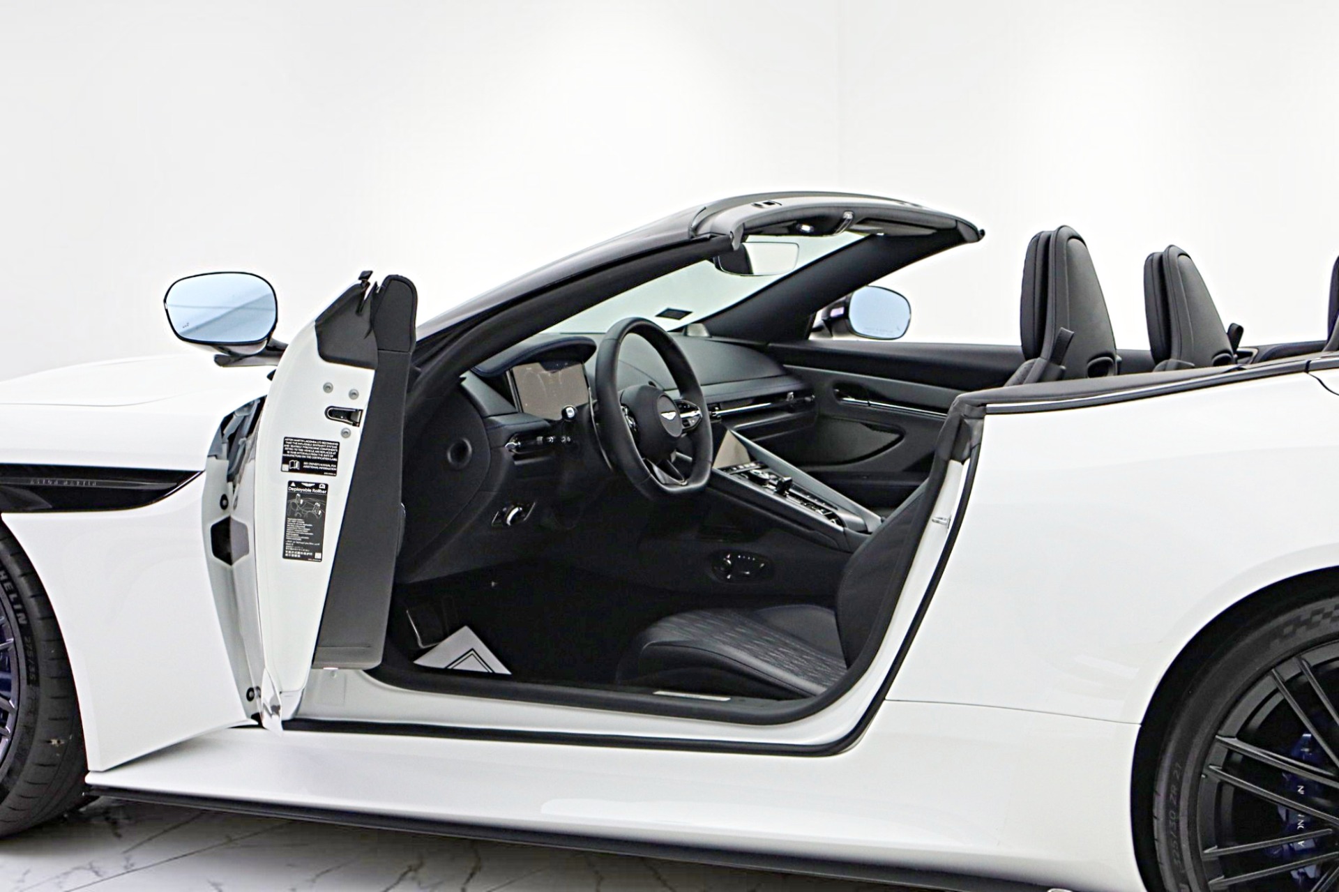 2024 Aston Martin DB12 Base - Photo 6