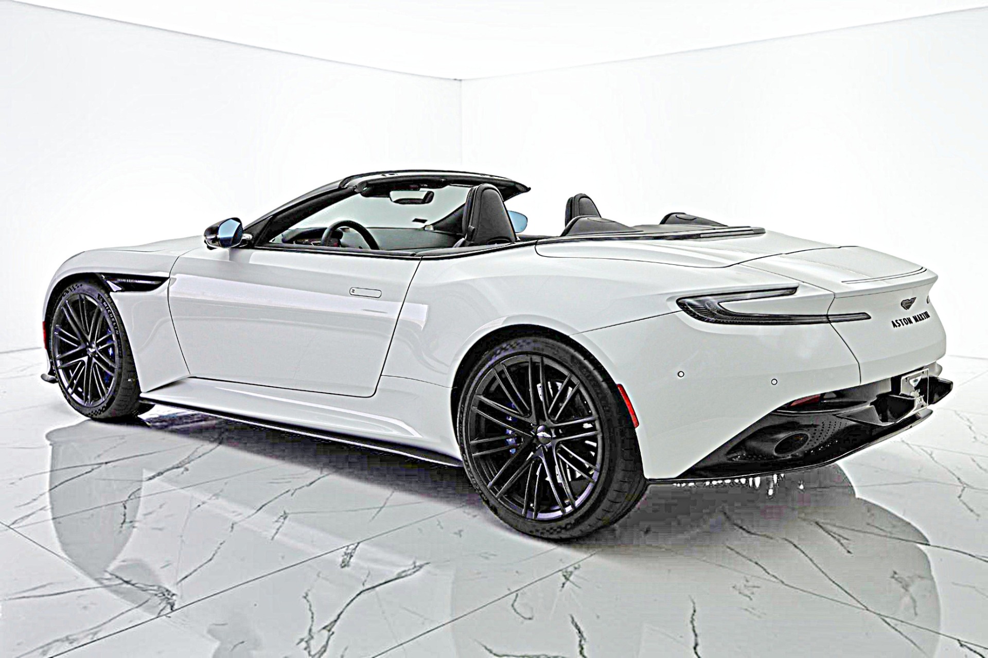 2024 Aston Martin DB12 Base - Photo 8