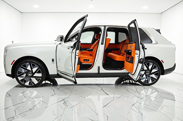 New 2027 Rolls-Royce Cullinan for sale $488,850 at F.C. Kerbeck Aston Martin in Palmyra NJ 08065 4