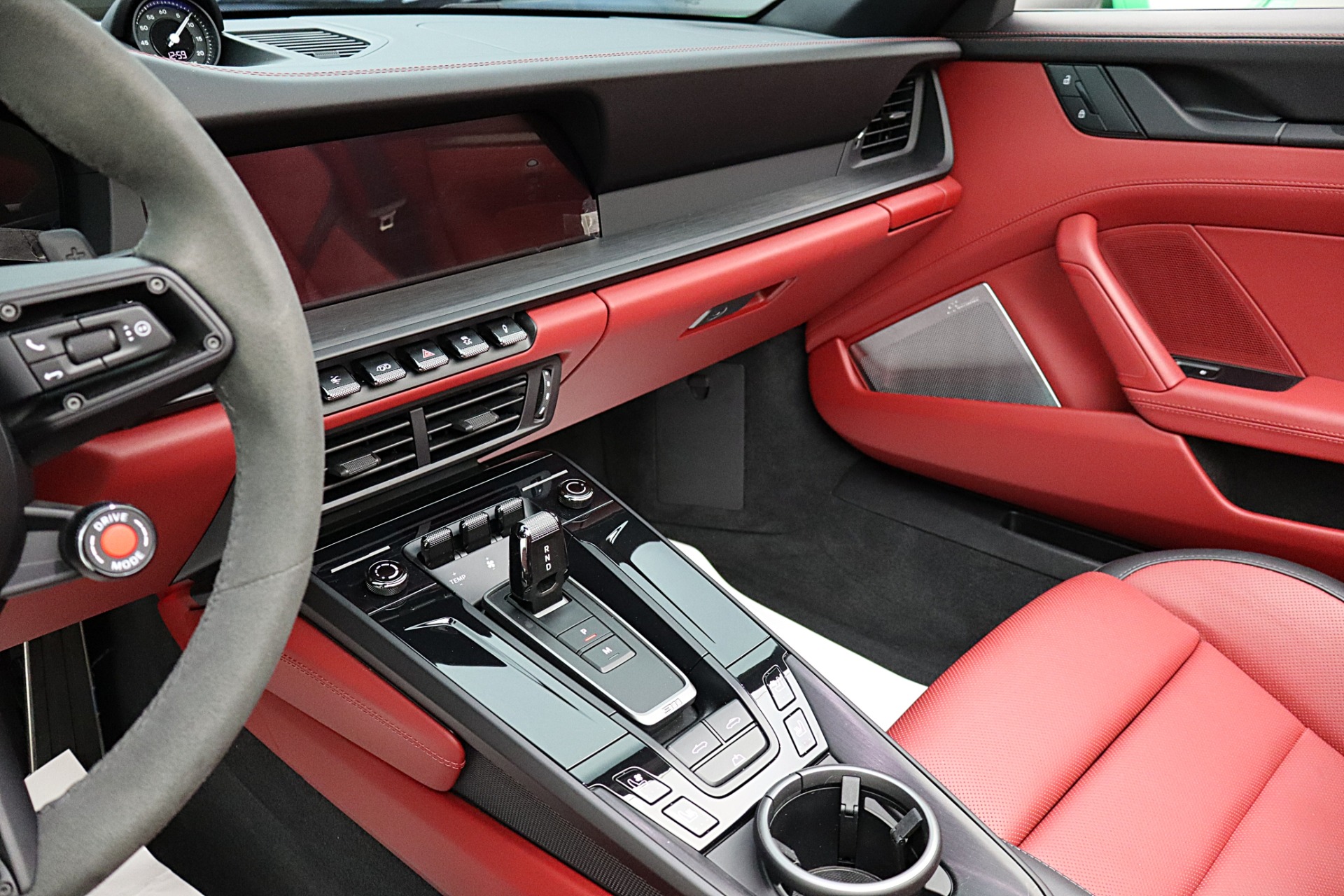 2025 Porsche 911 GTS - Photo 27